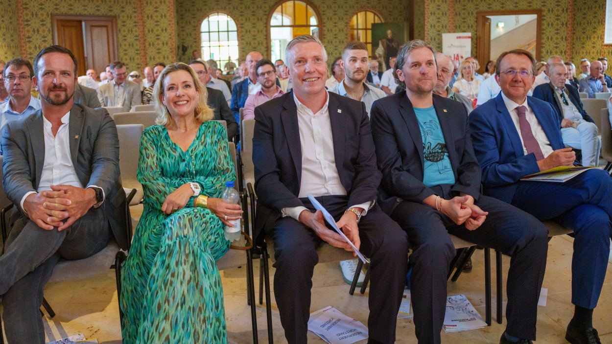 (c) Rlebnisreich