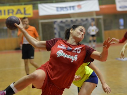 Handball-Athletin kurz vor dem Wurf