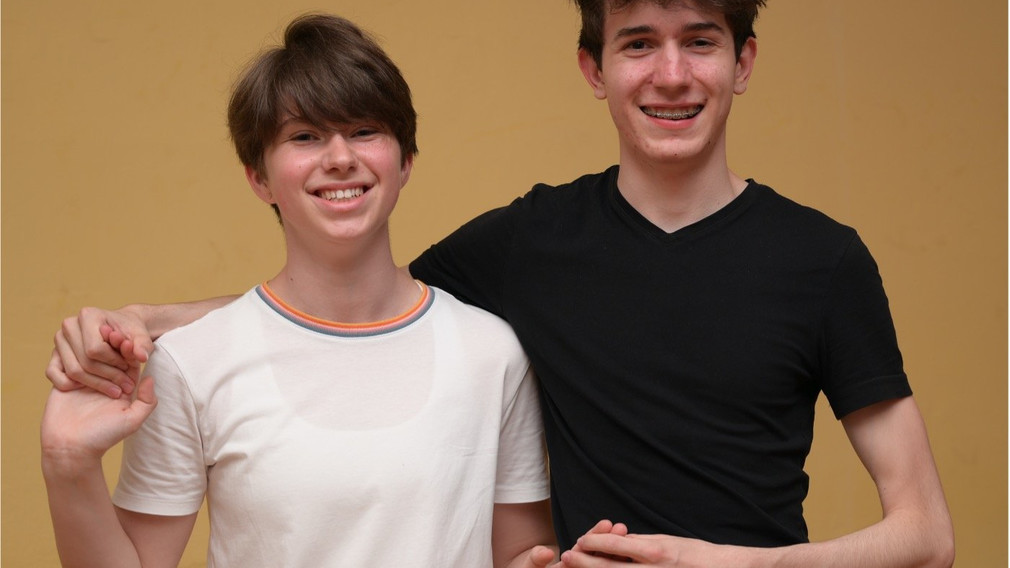 Veronika und Laurenz sind begeisterte Schüler in der Schwebach-Jugend und am Freitag im Sparkassenpark dabei.Foto: Schwebach