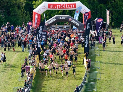 Luftaufnahme vom Start beim letzten Spartan Race 2019 in St. Pölten. (Foto: spartanrace.de)