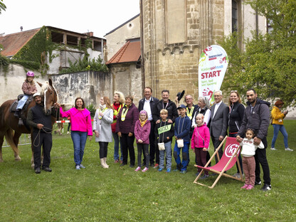 Dank der guten Zusammenarbeit von St. Pöltner Firmen, Blaulichtorganisationen, Vereine sowie Anbieter von Kunst und Kultur kann jedes Jahr in Kooperation mit der Stadt und der Diözese die Kinderspielstadt organisiert werden. (Foto: Bernd Berger)