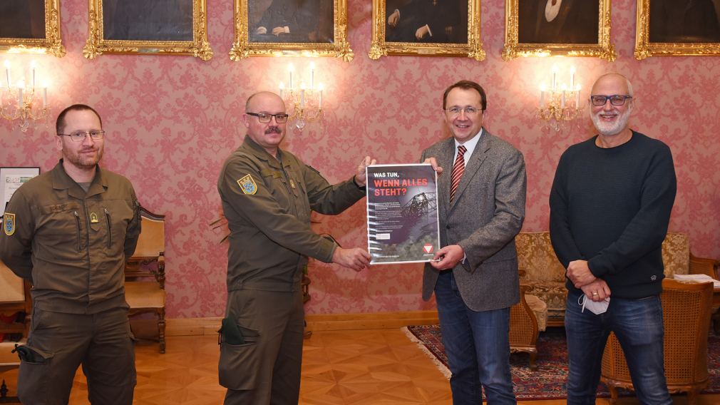 Major Sebastian Schubert, Militärkommandant Brigadier Martin Jawurek, Bürgermeister Matthias Stadler und Sicherheitsbeauftragter Peter Puchner. (Foto: Josef Vorlaufer)