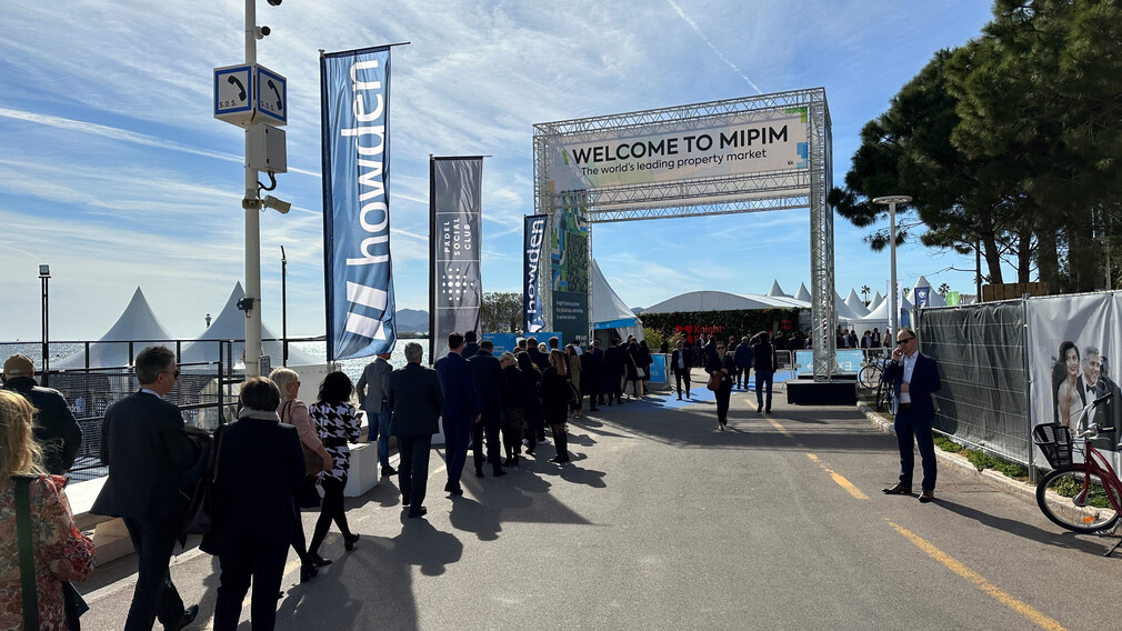 Eingang zur MIPIM – internationale Leitmesse für Gewerbeimmobilien und Standortmarketing vom 14. bis 17. März 2023 in Cannes. (Foto: Pia Pink)
