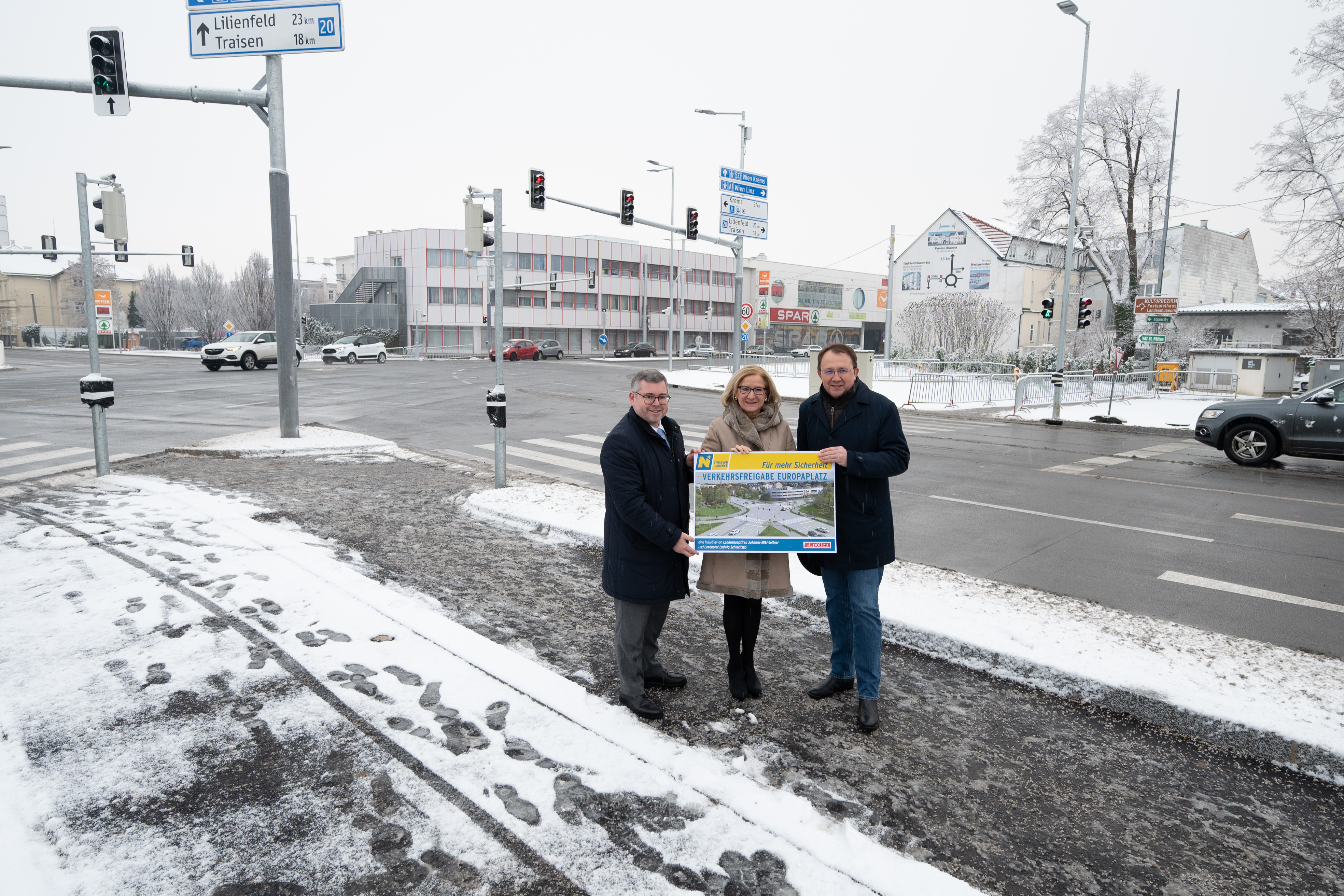 Fertigstellung Fahrbahn Europaplatz 1 von 3