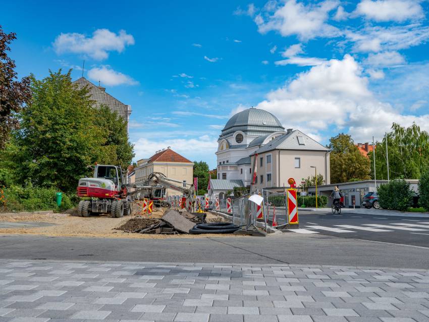 Die Baustelle am Promenadenring gegenüber der Ehemaligen Synagoge. (Foto: Christian Krückel)