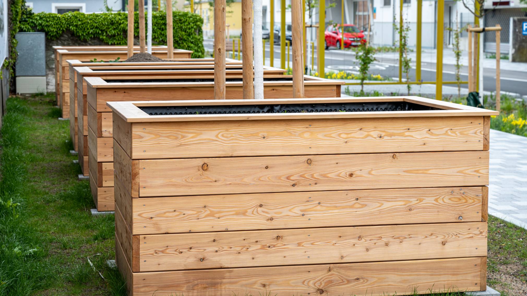 Ein Foto der Hochbeete gegenüber der Herz-Jesu-Kirche. (Foto: Christian Krückel)