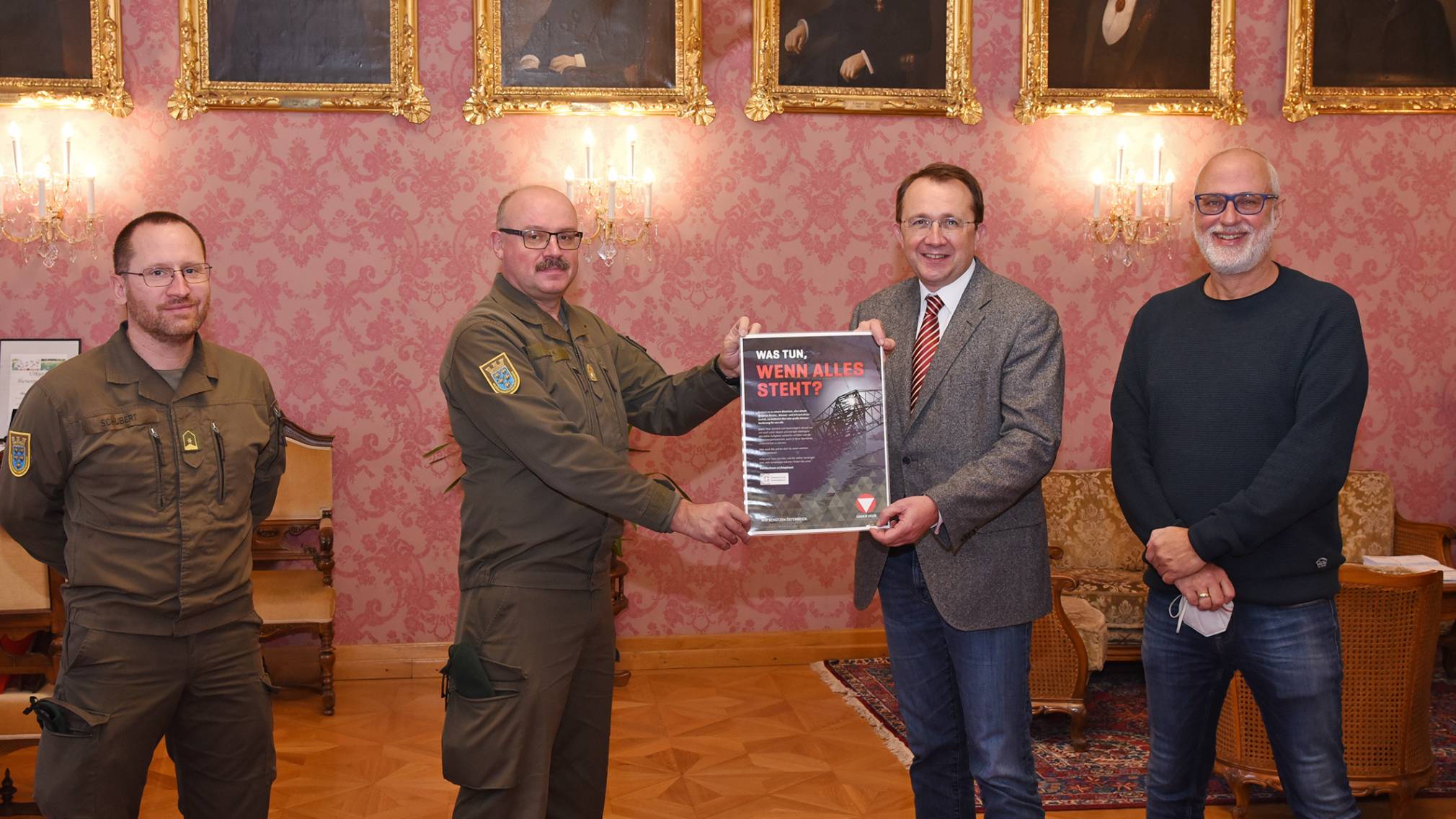 Major Sebastian Schubert, Militärkommandant Brigadier Martin Jawurek, Bürgermeister Matthias Stadler und Sicherheitsbeauftragter Peter Puchner. (Foto: Josef Vorlaufer)
