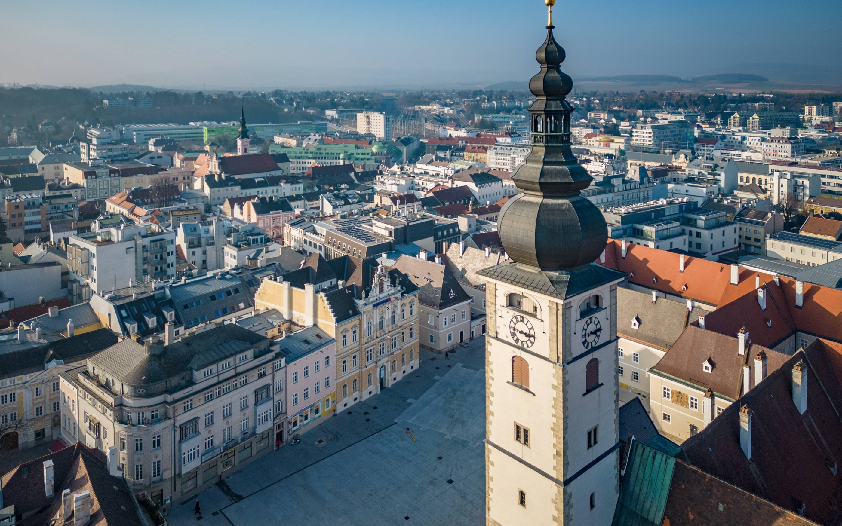 Blick auf den Domplatz und die St. Pöltner Innenstadt (Foto: Josef Bollwein)