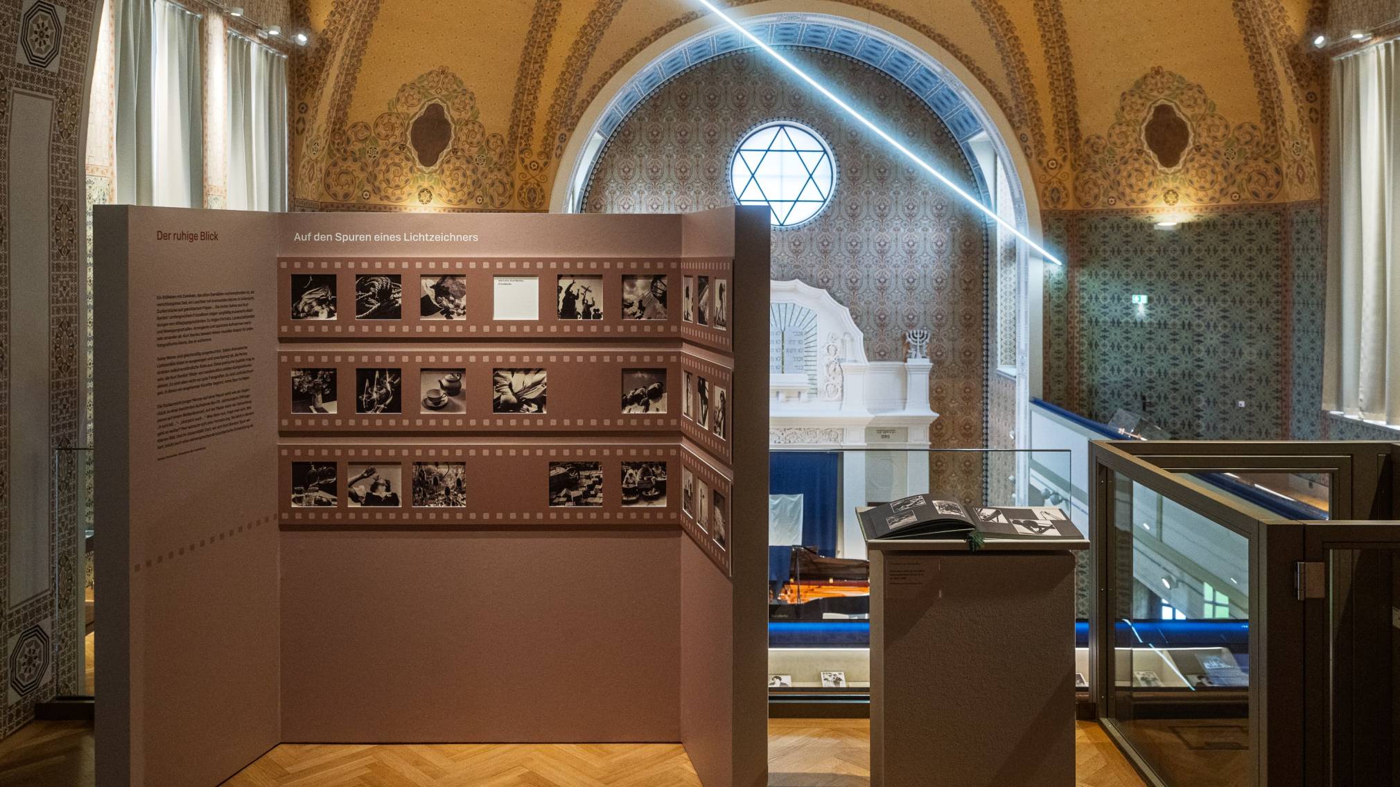 Die neue Ausstellung widmet sich dem Leben des Fotografen Kurt Bardos. (Foto: Sascha Osaka)